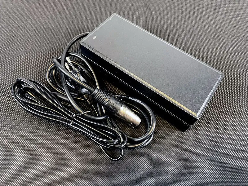 WANDLER Lithium-Akku Ladegerät 2A für 52V Akkus