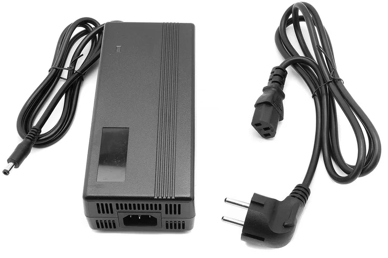 Ladegerät 54,6V / 3A