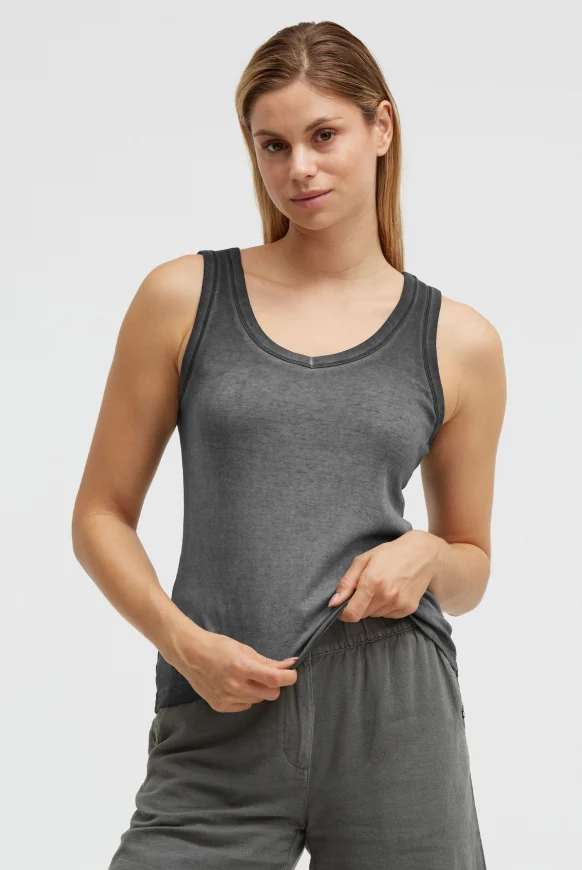 SOCCX Tanktop mit V-Neck und Rückenprint
