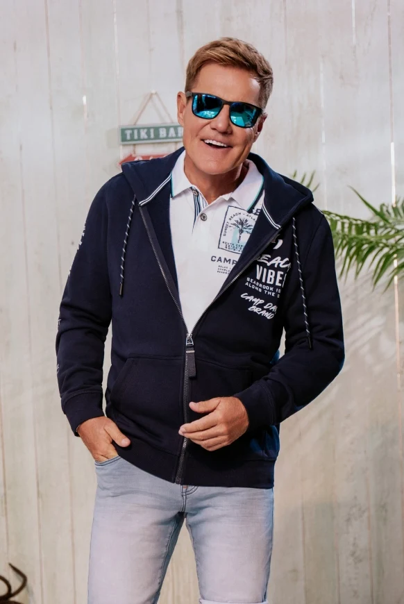 CAMP DAVID Kapuzensweatjacke mit Ärmel-Print