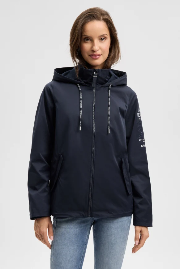 SOCCX Kurzjacke mit Kapuze und Artworks