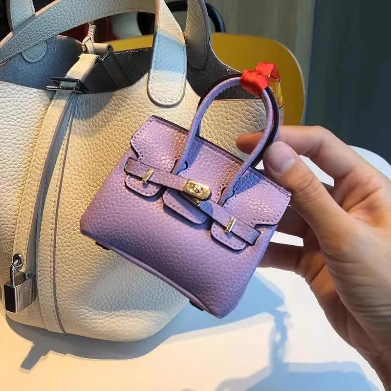 Mini-Anhänger für kleine Taschen, Kopfhörer-Paket, Auto-Schlüsselanhänger, kreativer Anhänger für Geldbörse mit allen passenden roten Umschlägen 9x10cm violett