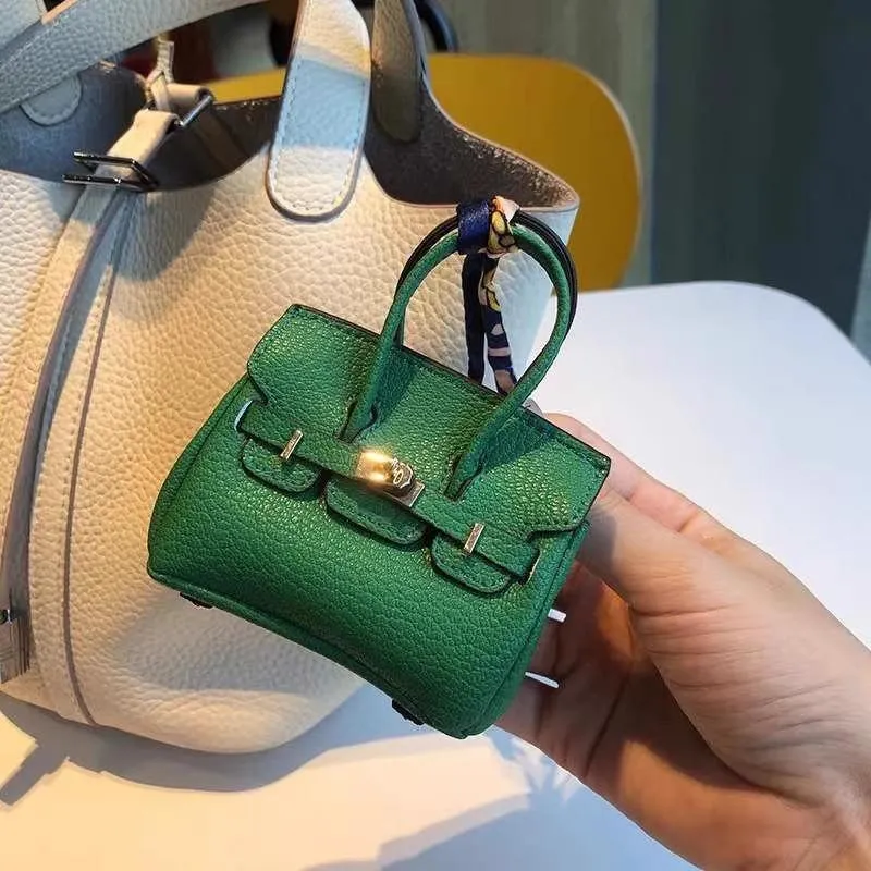 Mini-Anhänger für kleine Taschen, Kopfhörer-Paket, Auto-Schlüsselanhänger, kreativer Anhänger für Geldbörse mit allen passenden roten Umschlägen 9x10cm grün