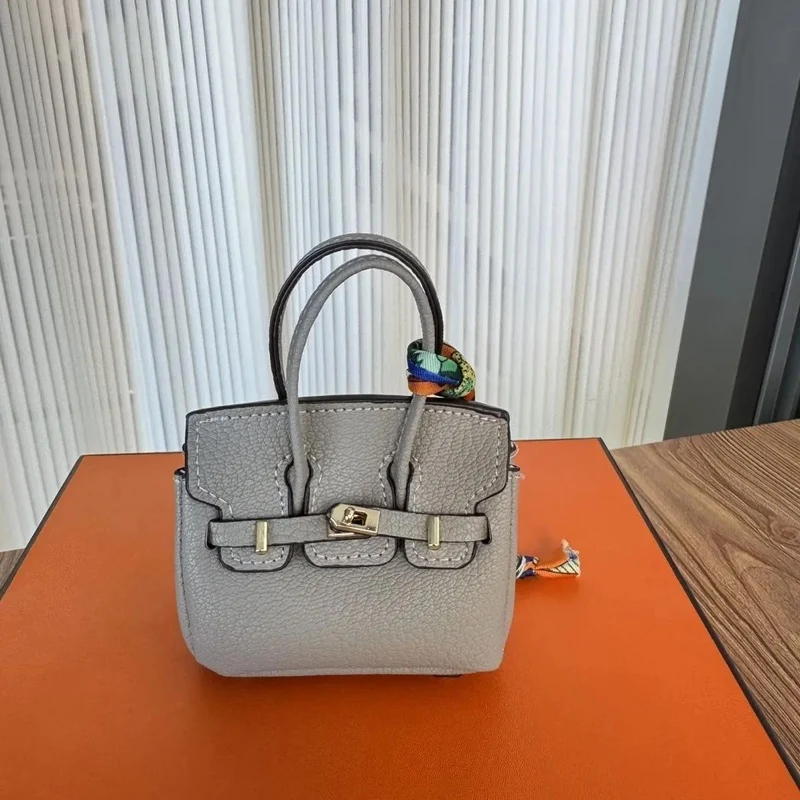 Mini-Anhänger für kleine Taschen, Kopfhörer-Paket, Auto-Schlüsselanhänger, kreativer Anhänger für Geldbörse mit allen passenden roten Umschlägen 9x10cm grau