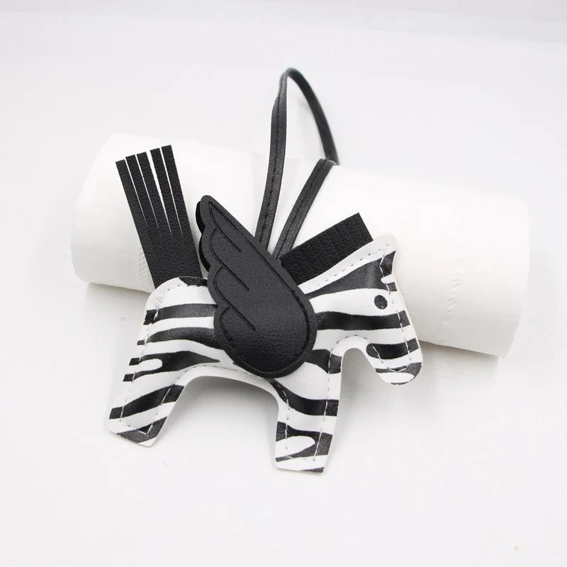Hot Classic Wing Pony Bag Anhänger Dekorative Accessoires Auto Schlüsselanhänger Anhänger Hochwertige Lederproduktion Tassel winged horse weiß/schwarz