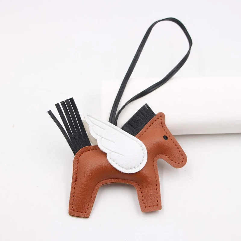 Hot Classic Wing Pony Bag Anhänger Dekorative Accessoires Auto Schlüsselanhänger Anhänger Hochwertige Lederproduktion Tassel winged horse weiß/kaffeebraun