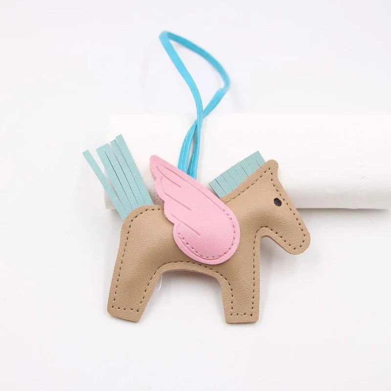 Hot Classic Wing Pony Bag Anhänger Dekorative Accessoires Auto Schlüsselanhänger Anhänger Hochwertige Lederproduktion Tassel winged horse rosa/blau