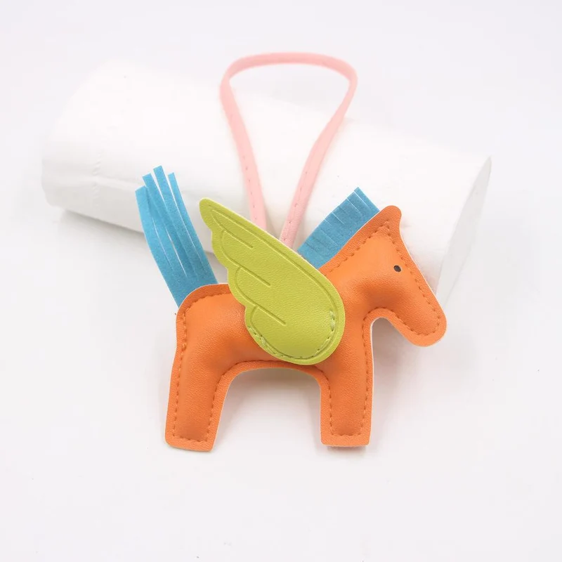 Hot Classic Wing Pony Bag Anhänger Dekorative Accessoires Auto Schlüsselanhänger Anhänger Hochwertige Lederproduktion Tassel winged horse orange