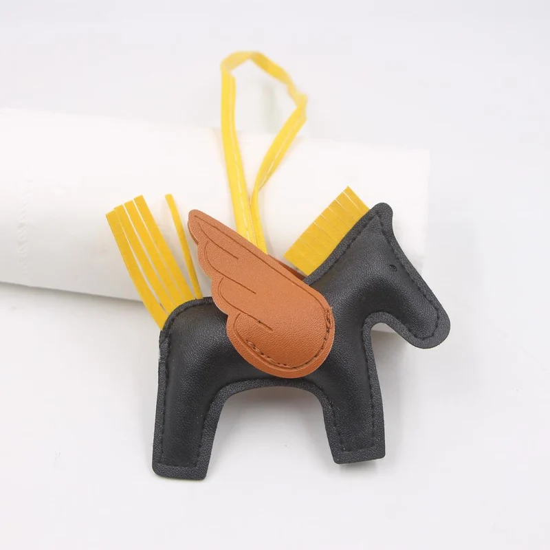 Hot Classic Wing Pony Bag Anhänger Dekorative Accessoires Auto Schlüsselanhänger Anhänger Hochwertige Lederproduktion Tassel winged horse kaffeebraun/schwarz