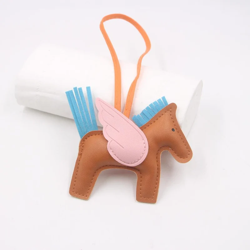 Hot Classic Wing Pony Bag Anhänger Dekorative Accessoires Auto Schlüsselanhänger Anhänger Hochwertige Lederproduktion Tassel winged horse kaffeebraun