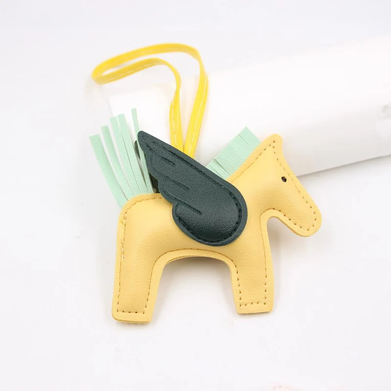 Hot Classic Wing Pony Bag Anhänger Dekorative Accessoires Auto Schlüsselanhänger Anhänger Hochwertige Lederproduktion Tassel winged horse gelb