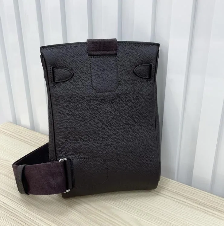 2025 neue Unisex Top Layer Rindsleder Brusttasche Umhängetasche aus echtem Leder Rucksack mit Schloss hängende Dekoration 26x10x36CM+silver buckle ebenholz