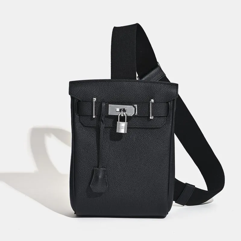 2025 neue Unisex Top Layer Rindsleder Brusttasche Umhängetasche aus echtem Leder Rucksack mit Schloss hängende Dekoration 17 x 8 x 27CM+silver buckle schwarz