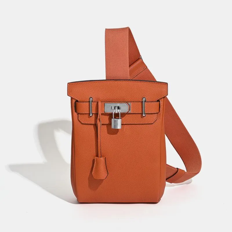 2025 neue Unisex Top Layer Rindsleder Brusttasche Umhängetasche aus echtem Leder Rucksack mit Schloss hängende Dekoration 17 x 8 x 27CM+silver buckle orange