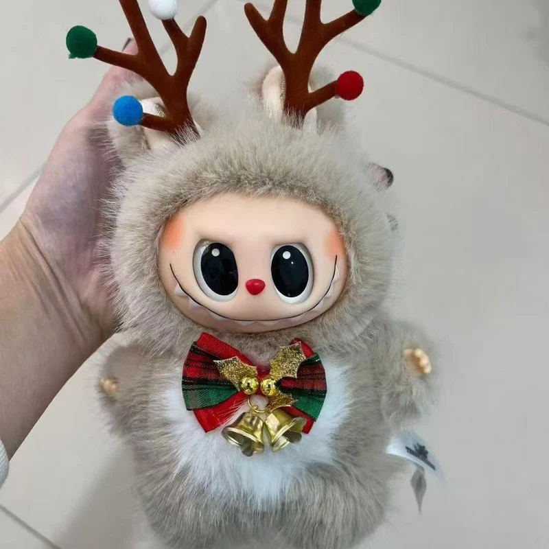 2025 Neu Weihnachten Plüsch Anhänger Elch Puppe Niedlich Internet Berühmtheit Schlüsselanhänger Taschenanhänger Set Stand aufbauen grau